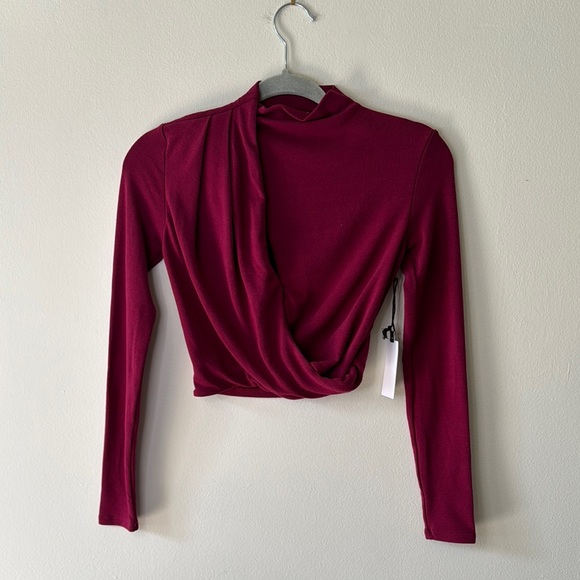 ASTR the Label Elegant Berry Colored Long Sleeve Women's Crop Top - Picture 1 of 8